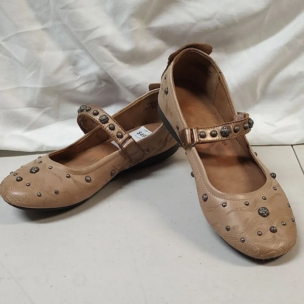 OTBT Size 5.5 Tan Leather Mary Jane